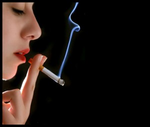 Mujer fumando